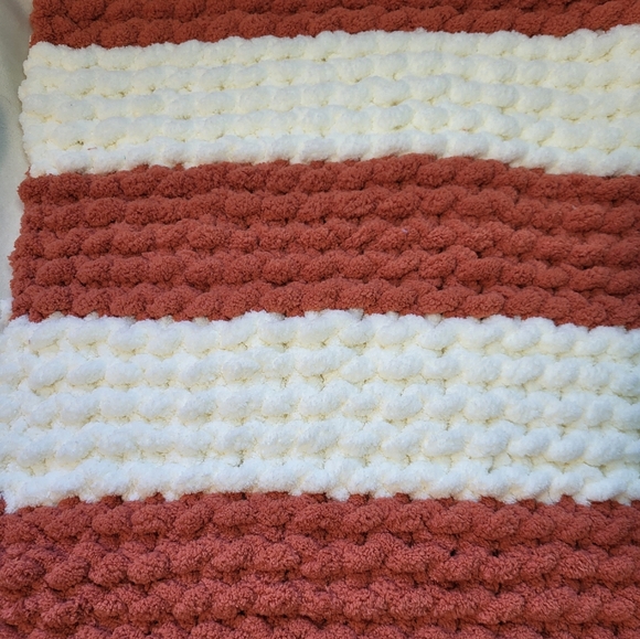 Hand-knit pet pad size small, approx. 17"×21" - Picture 3 of 5